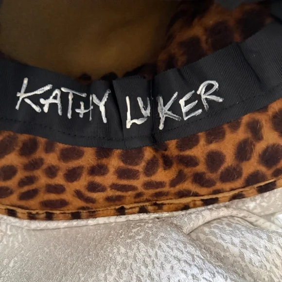 Vintage 1990s Kathy Luker Leopard “Faux Fur” Finish Hat w/ Plush Black Band - Picture 9 of 12